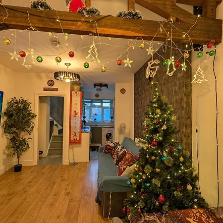 London 2 Bedroom Westminster Borough Apartment With Skysports And Netflix-2