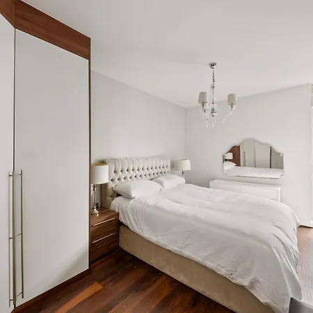 Sg, Charming Chelsea Balcony Suite-2