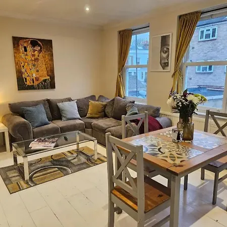 Lovely Apartment In Barnes And Garage-3