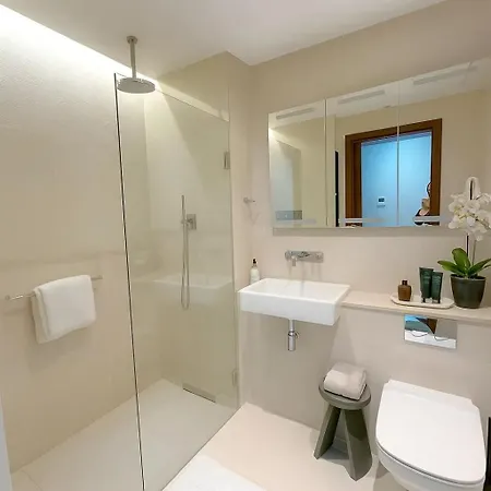 Modern Luxury Entire Covent Garden Apartment Sleeps 5 600Sqft-3