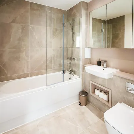 Prime Wembley Stadium Apartment Amazing Location Perfect For Professionals & Travellers-3