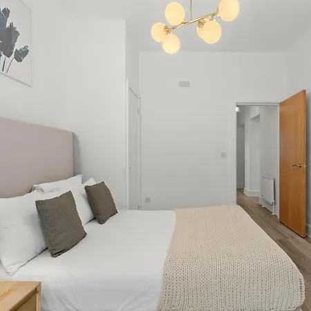 Stylish Apartments - Kensington-3