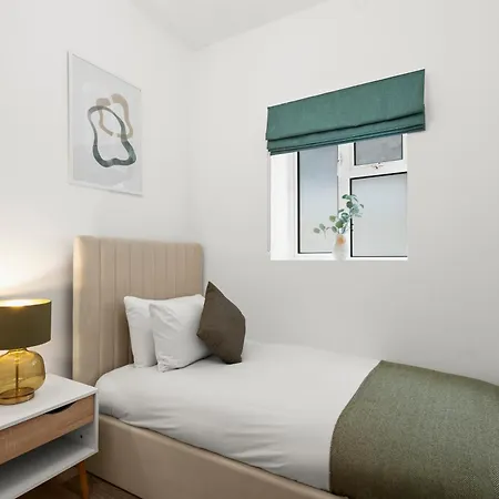 Stylish Apartments - Kensington-2