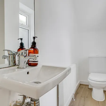 Private Entrance Garden Flat In Kensington Olympia-2
