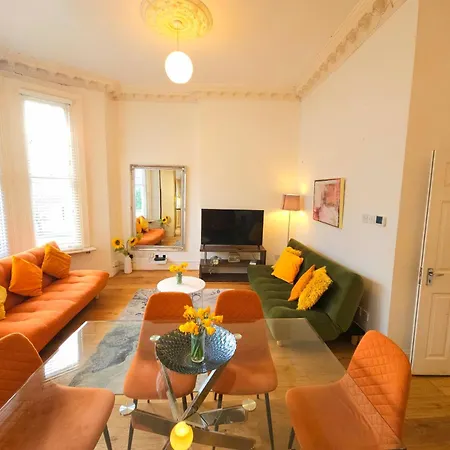 Charming Home With Private Balcony, On 1St Floor, With 2 Bathrooms, 3 Min Walk To Earl'S Court Station-3