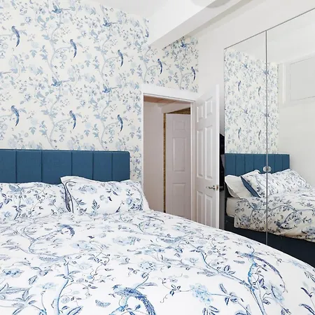 Gorgeous First Floor Apartment Near Station-3