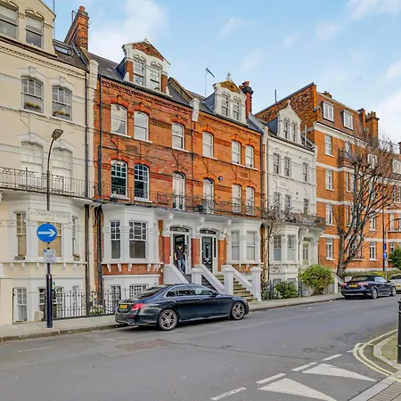 Stylish Garden Flat In Kensington Olympia-3