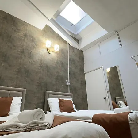 Hatton Gardens - 2 Bedroom Family Apartments-3