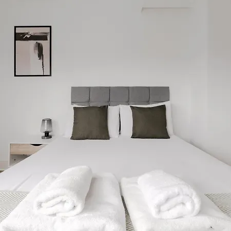 Stylish Apartments - Kensington-3