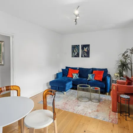 Luxury 2Br Riverside Apartment In The Heart Of Canary Wharf-3