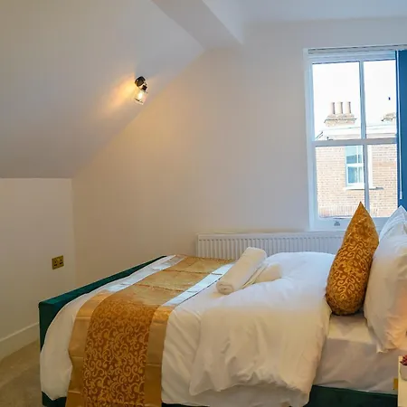 New Luxurious Stunning Block Apartments In Central London-3