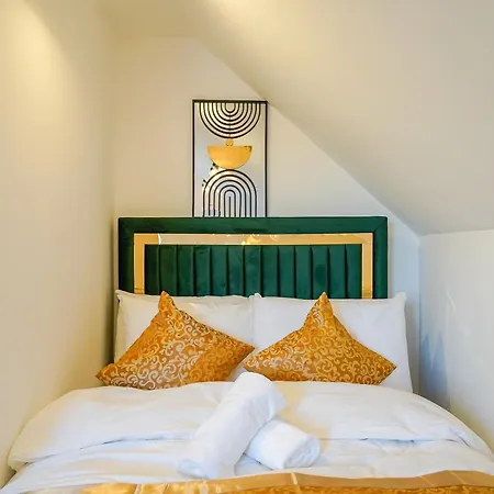 New Luxurious Stunning Block Apartments In Central London-3