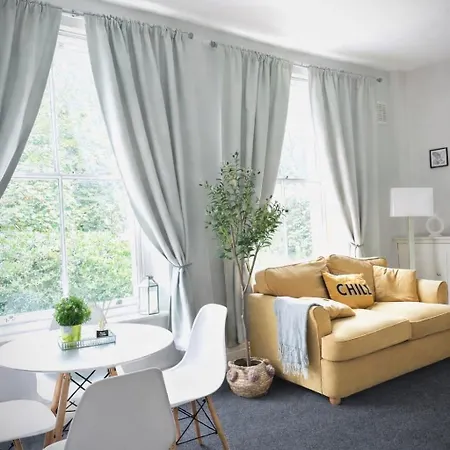 London Oval Apartment-2
