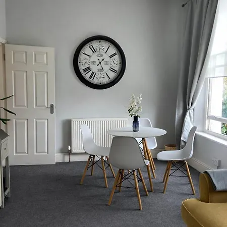 London Oval Apartment-3