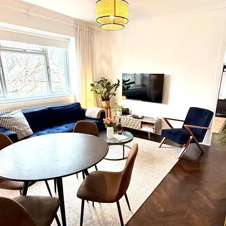 Newly Refurbished 2 Bedroom Apartment In South London-3