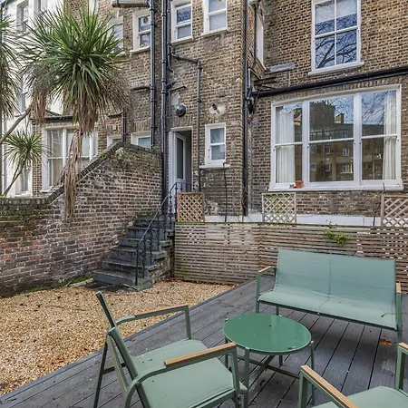 Well Appointed Garden Condo In Kensington Olympia-2