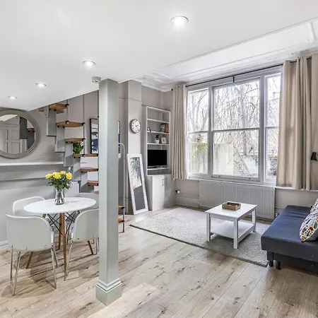 Well Appointed Garden Condo In Kensington Olympia-2