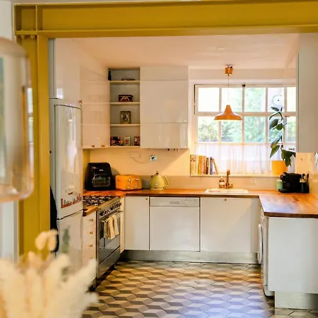 Designer Flat in Bethnal Green-3