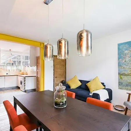 Designer Flat in Bethnal Green-2