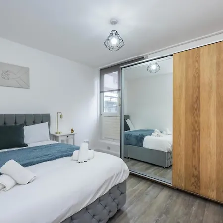 Spacious 2Br Gem - Close To Clapham Junction-3