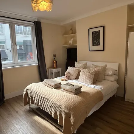 Camden Town 2 Bedroom Duplex Apartment With Terrace Inn-3