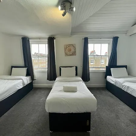 Baker Street Apartments-3