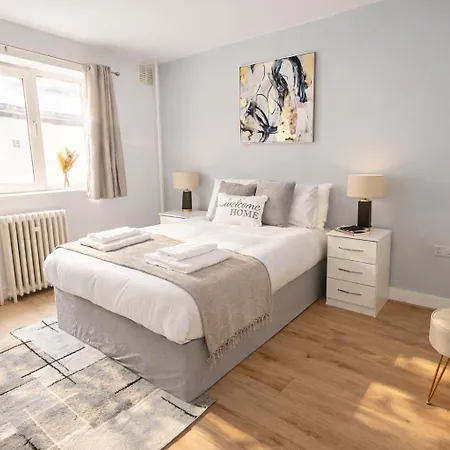 Exclusive Hyde Park Stay - 4 Bedrooms - 10 Sleeps-2