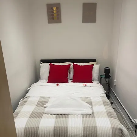 Nestly Nook In New Cross-3