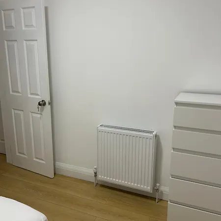 Lovely Room At Stratford London-3