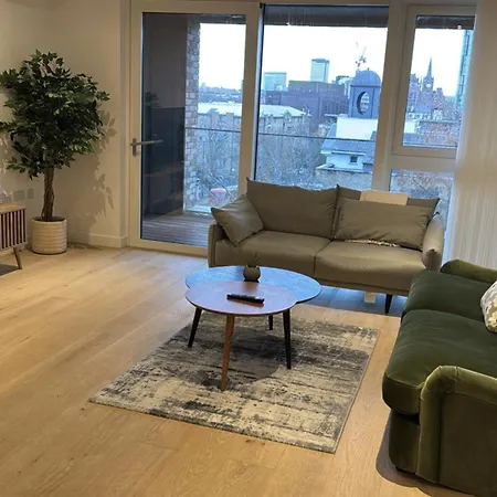 Tranquil 2-Bed Apartment, Balcony, Sleeps 6, 7 Minute Drive To King'S Cross St Pancras - By City Peace-3