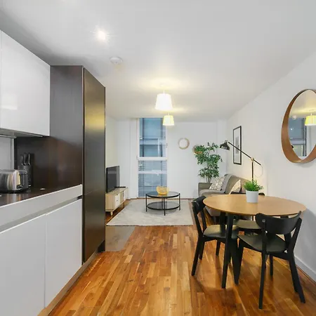 The Lambs Passage Executive Apartment-2