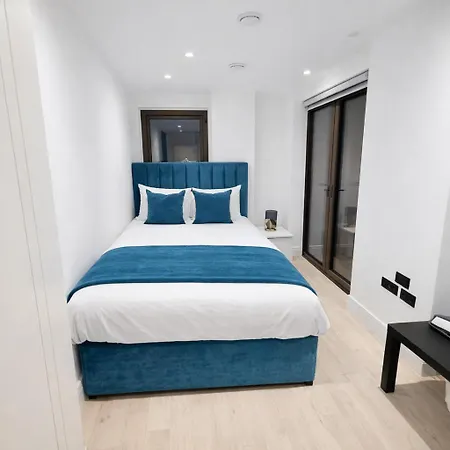 Greenstreet Apartment In London-2