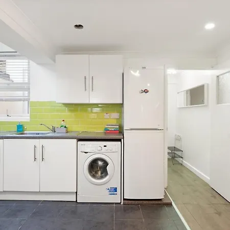 3 Bedroom Cosy House Stratford Sleeps 6 London Excel Abba-2