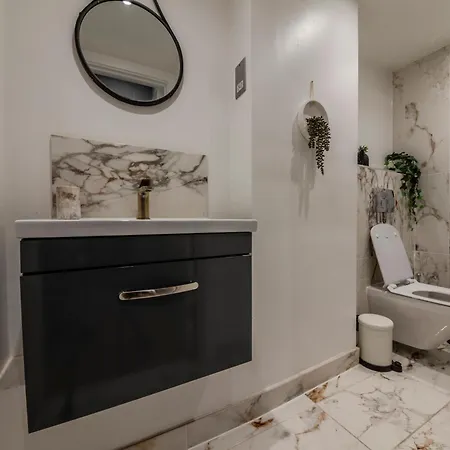 Berwick Soho Suites By Aureva Residences-3