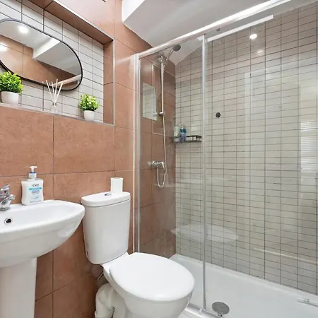 3 Bedroom Cosy House Stratford Sleeps 6 London Excel Abba-3