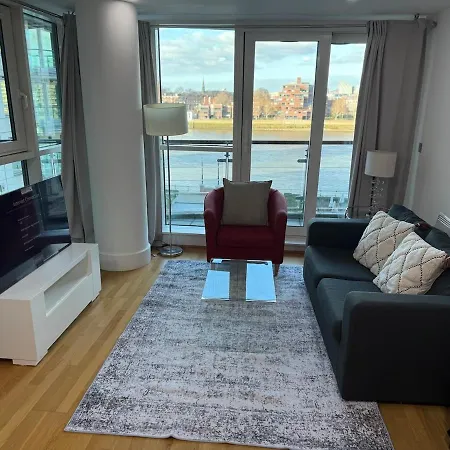 The Thamesview Escape 550Sqf-3