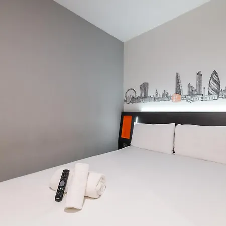 Easyhotel London City Shoreditch-3