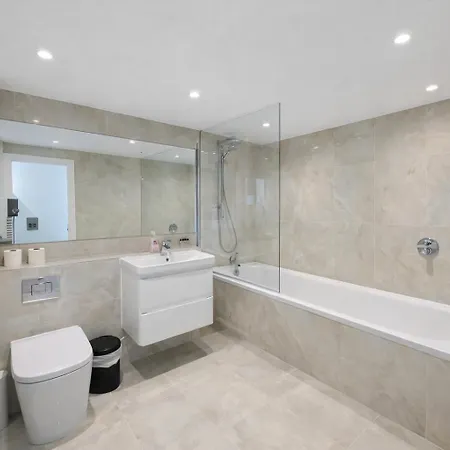 Boleyn Apartment In London-3