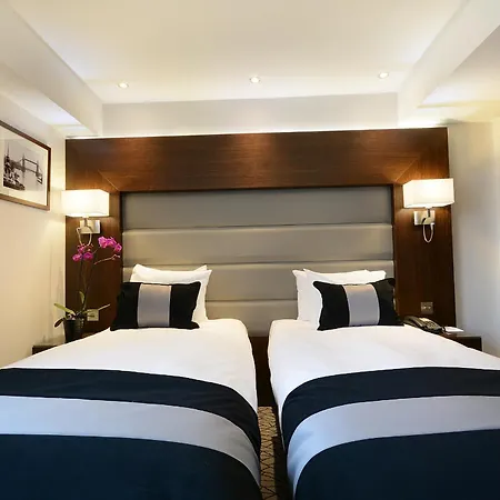 Park Grand Paddington Court-3