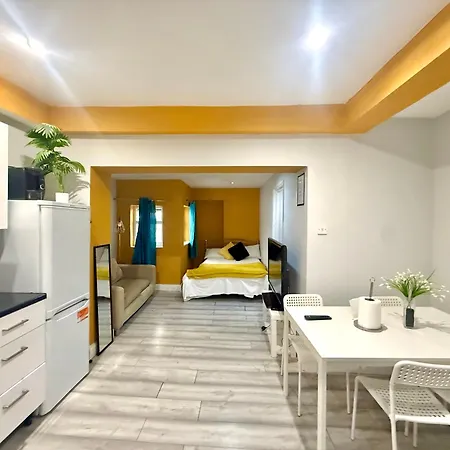 Kings Cross Guest House-3