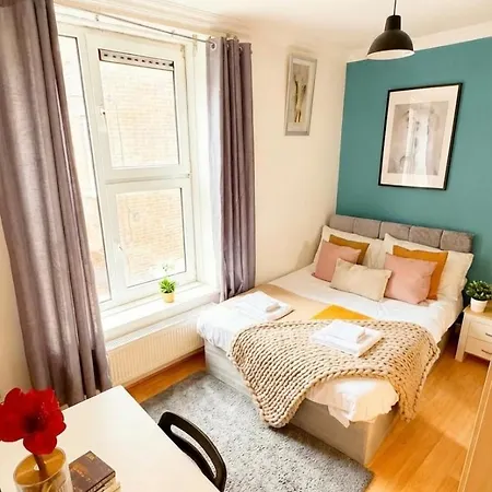 Spacious 3 Bedroom Flat In Stockwell-2