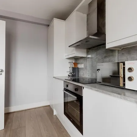 Apartments In The Heart Of High Street Kensington-2