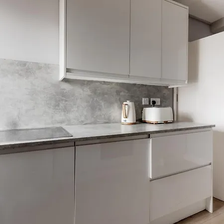 Apartments In The Heart Of High Street Kensington-3