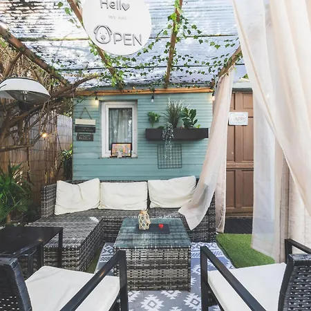 The Serene Residence With Hot Tub, Sauna And Cinema Experience-2