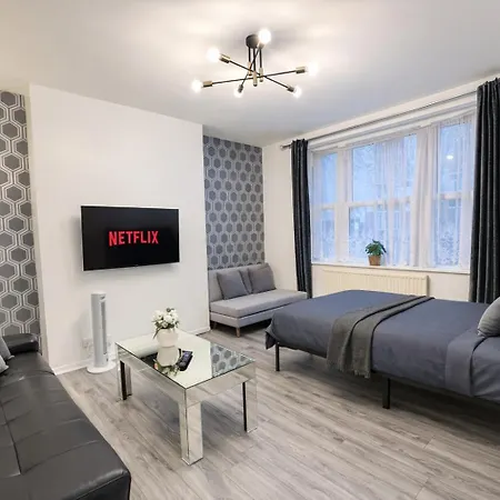 One Bed Apartment Near Liverpool Street-3