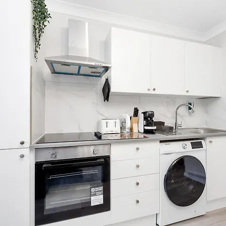 Parkside Studio Retreat, 5 Min From Station ,R2-3