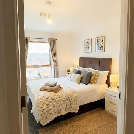 Cozy Streatham Retreat With Free Parking-3