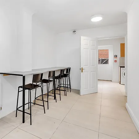 Riverview, Studio Style Room Near Station R3-2