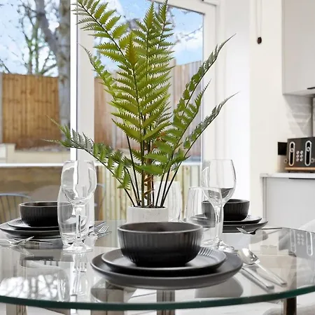 Hilldrop Apartments Short Term Rental & Flexible Renting Islington With Free Wifi, Parking & Garden-3
