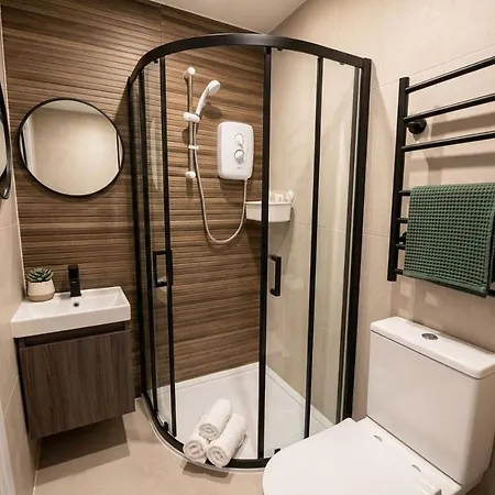 Stylish Studios 20 Min Train To Central London-2